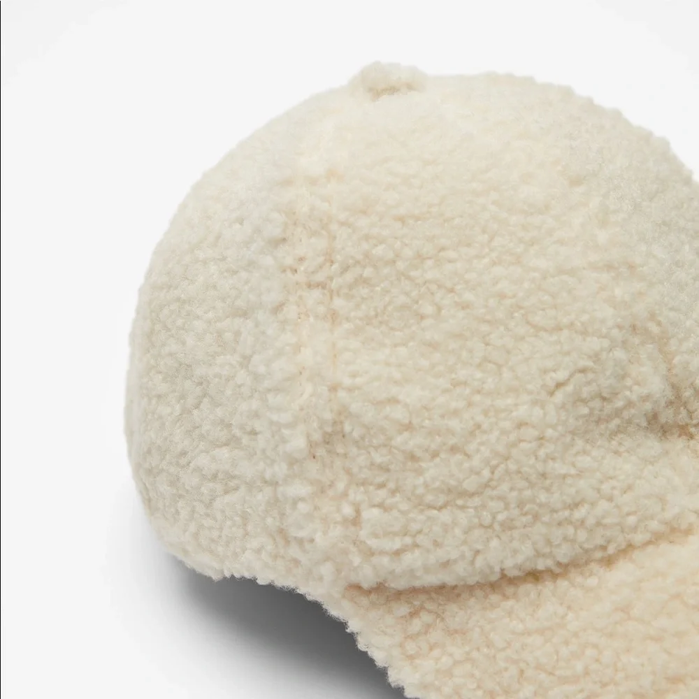 NWOT. Zara Cream Fleece Cap. Size S-M.